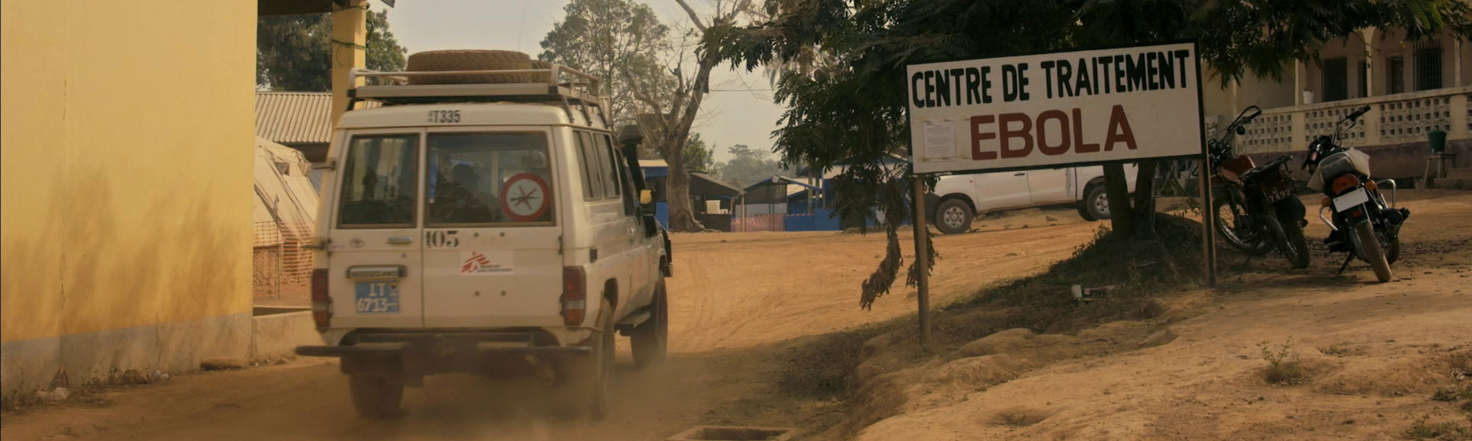 An MSF car arrives to an Ebola Treatment Centre.